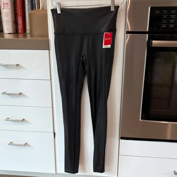 SPANX Shiny Black Leggings - Picture 5 of 6